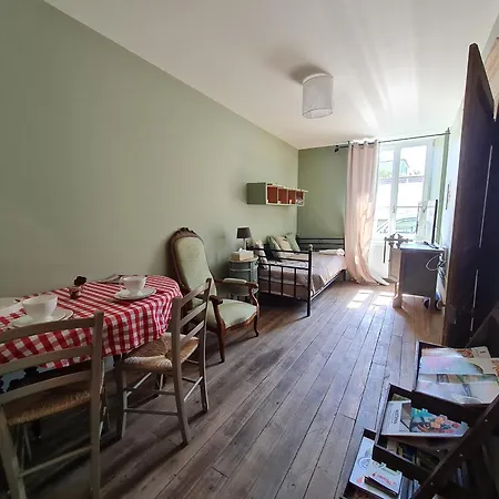 Escapade De Charme Pres De Verdun : Cocon Pour 2 Personnes Avec Cuisine Equipee Et Balades A Proximite - Fr-1-585-85 *