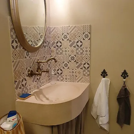 Escapade De Charme Pres De Verdun : Cocon Pour 2 Personnes Avec Cuisine Equipee Et Balades A Proximite - Fr-1-585-85 Bouilly (Aube)