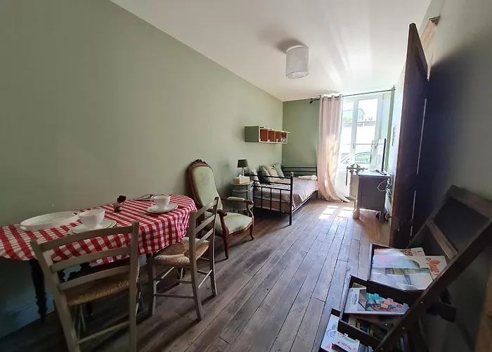 Escapade De Charme Pres De Verdun : Cocon Pour 2 Personnes Avec Cuisine Equipee Et Balades A Proximite - Fr-1-585-85 *